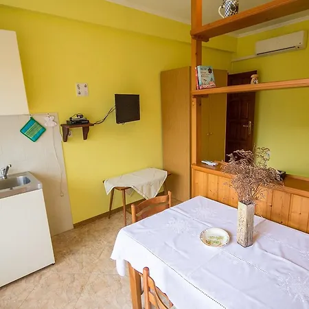 Sandra House With Apartamento Umago