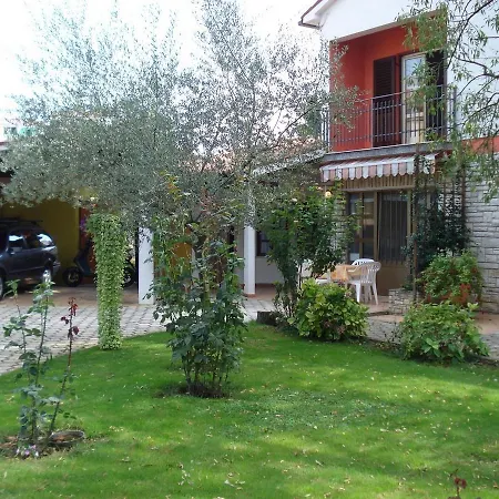 Sandra House With Apartamento Umago