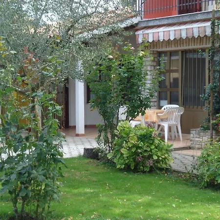 Sandra House With Apartamento Umago